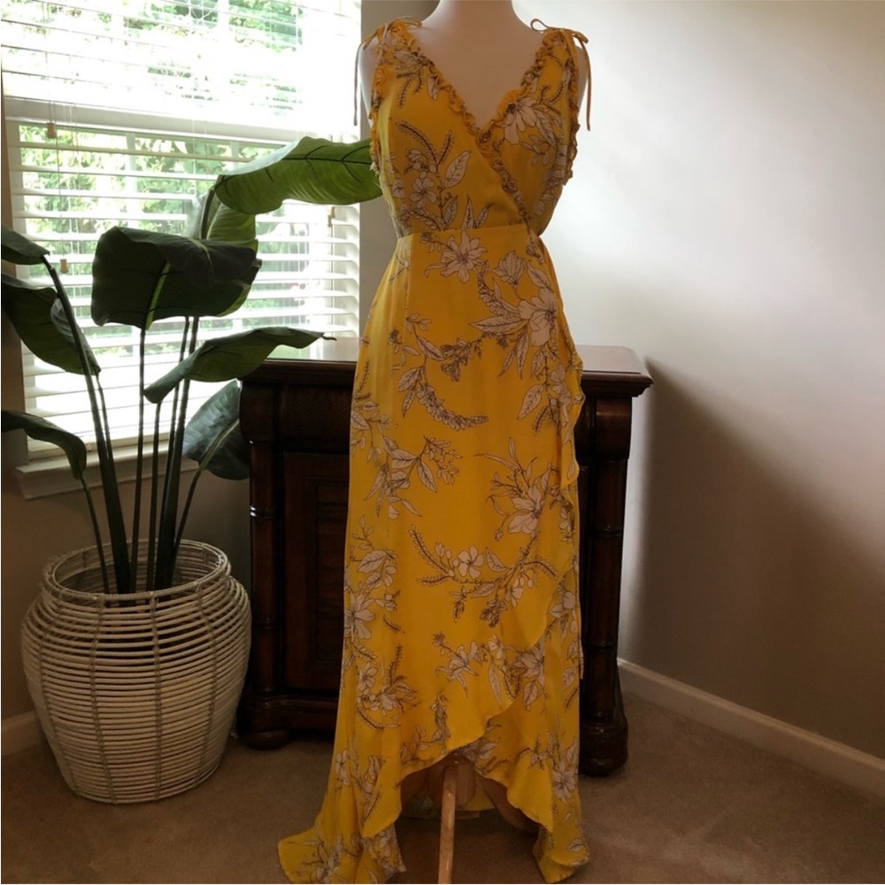 ❤️Gorgeous Lulus Ruffle Bow Tie Sleeves Ruffle Floral Yellow Maxi Dress